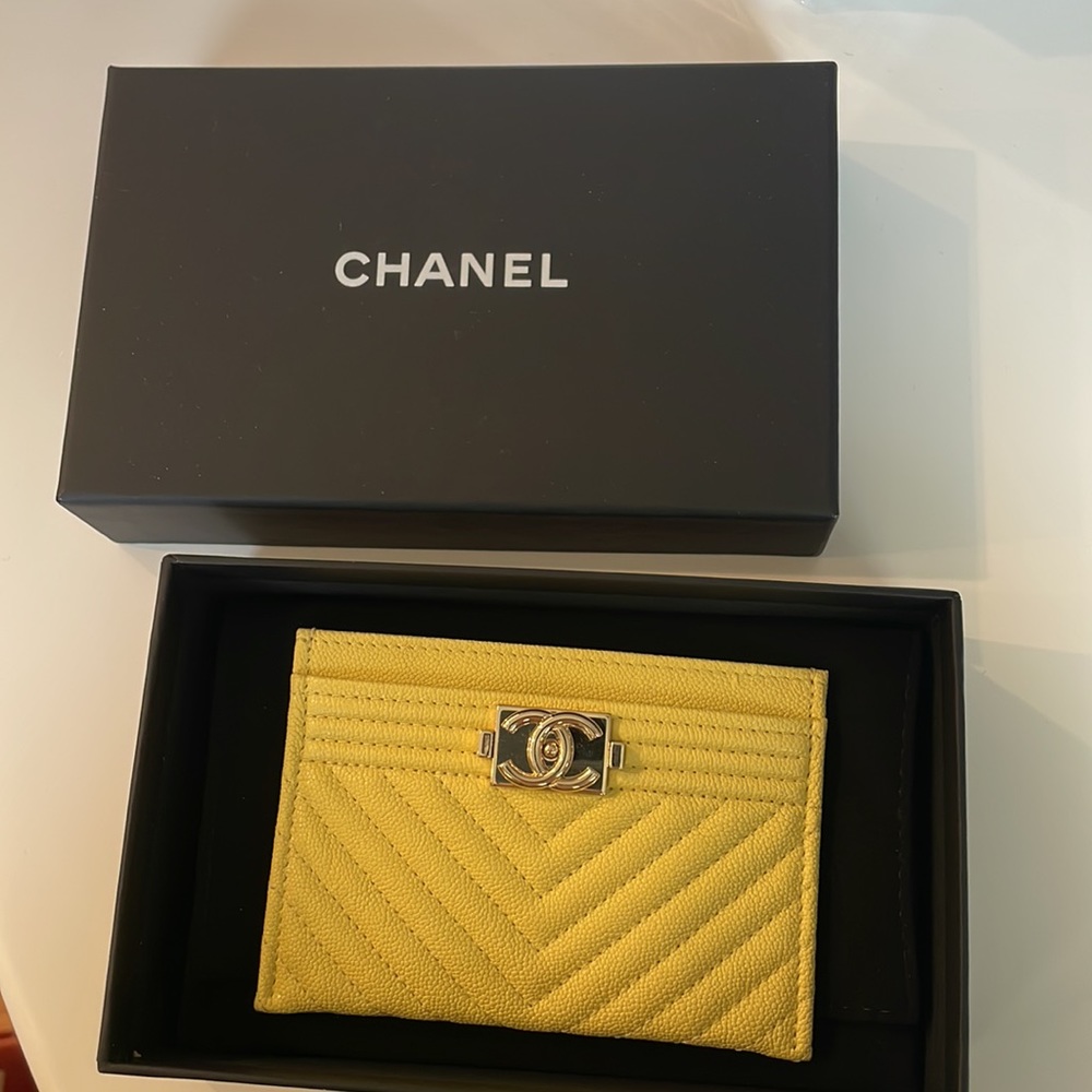 Chanel Caviar Chevron Quilted Cardholder